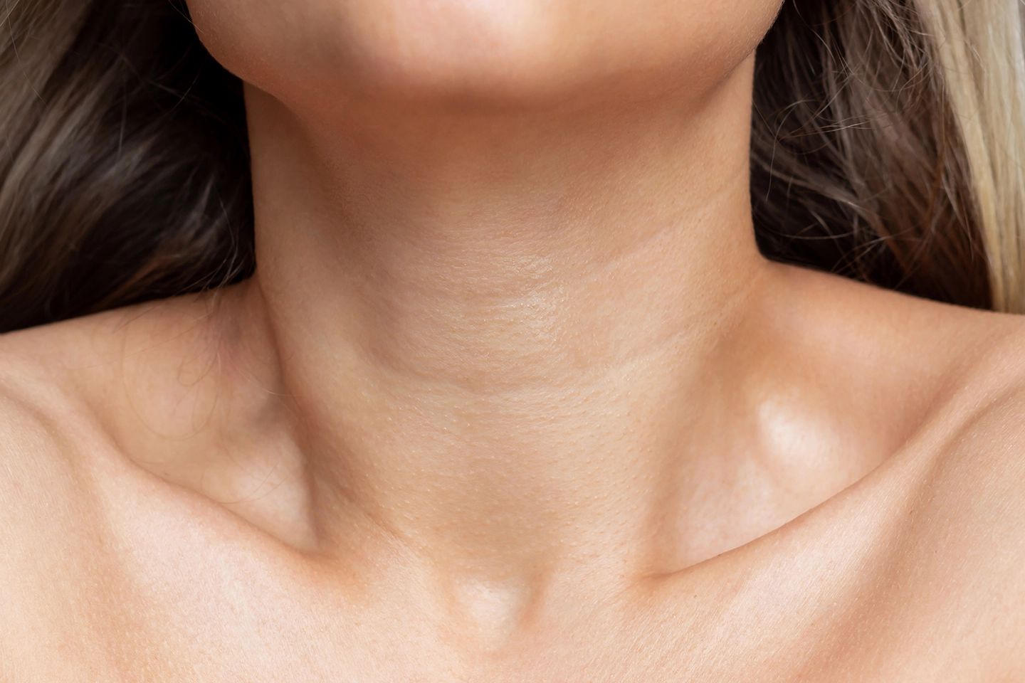 closeup-view-young-womans-neck-collarbone-lines-neck-wrinkles-skin-care